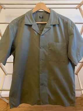 Uniqlo Green Short Sleeve Button Down